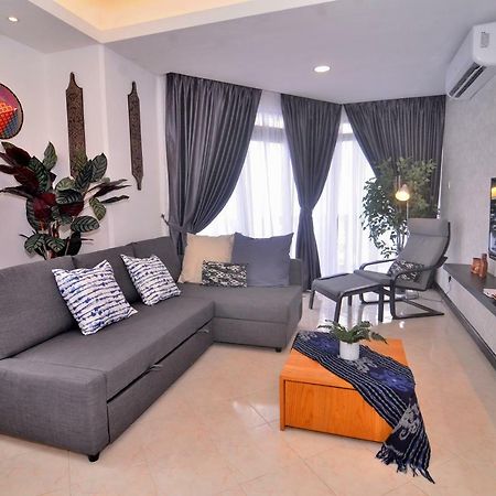 Great Riverbank Suites - Waterfront Kuching City Exterior foto