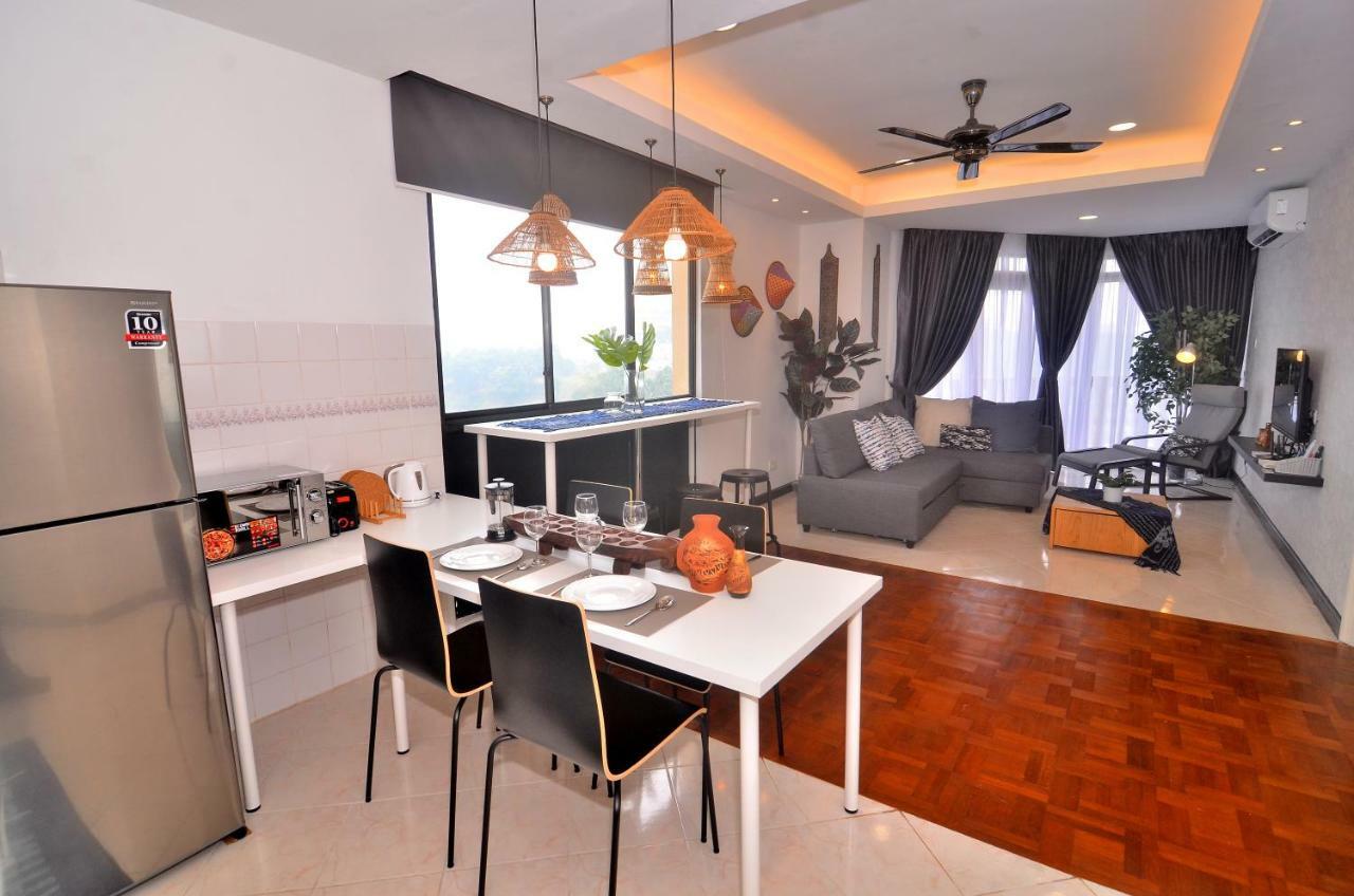 Great Riverbank Suites - Waterfront Kuching City Exterior foto